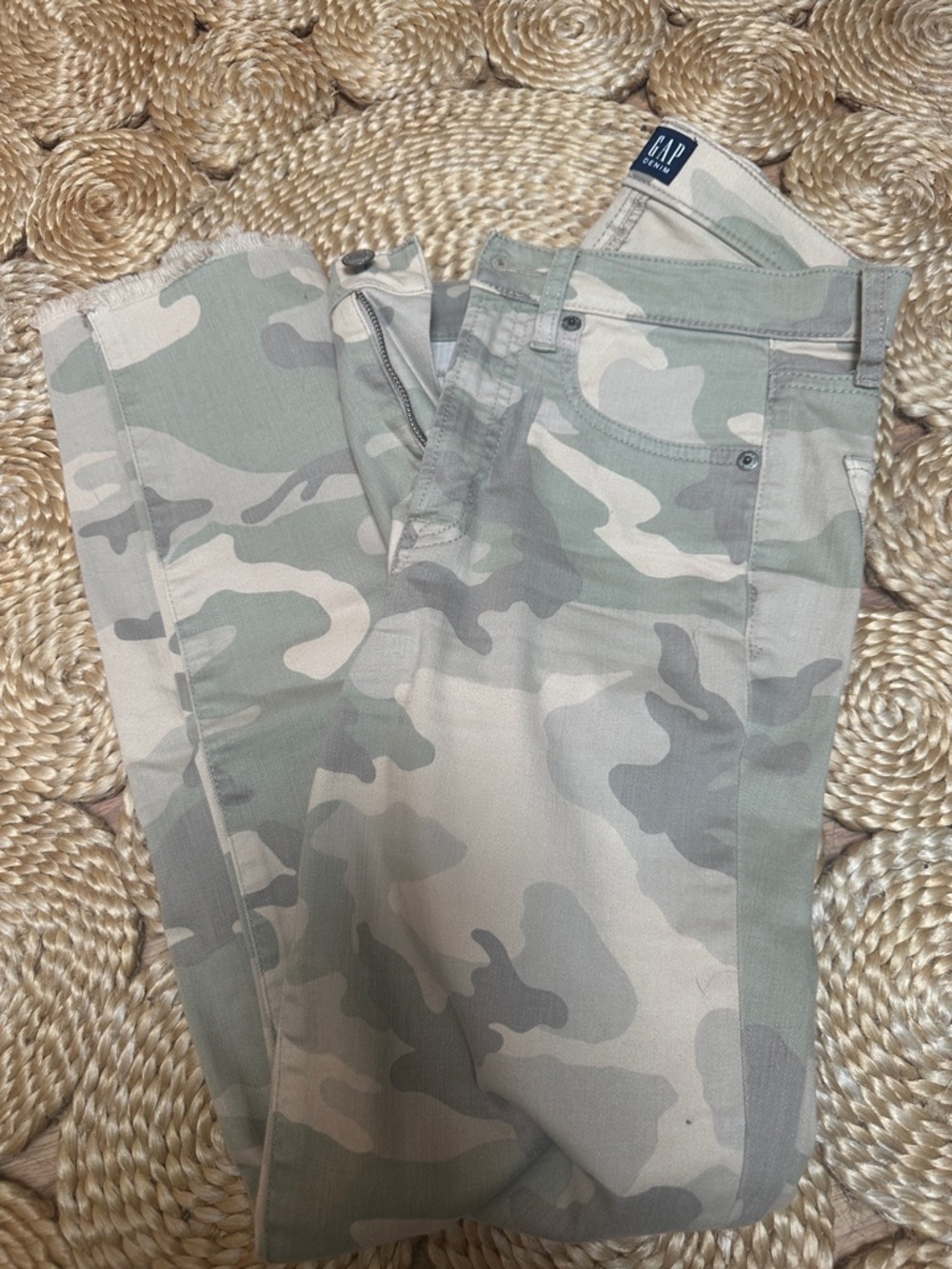 GAP Women's Skinny Jeans in Sage and Beige Camo